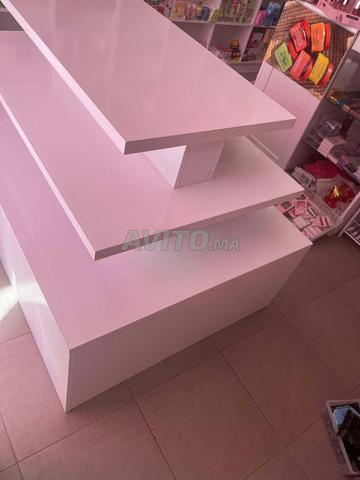 Table de présentation MDF à vendre - 2