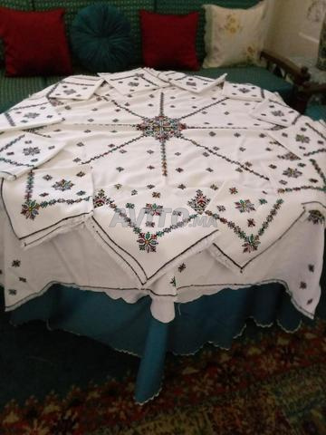 مفرش طاولة ومفارش سرير - 2