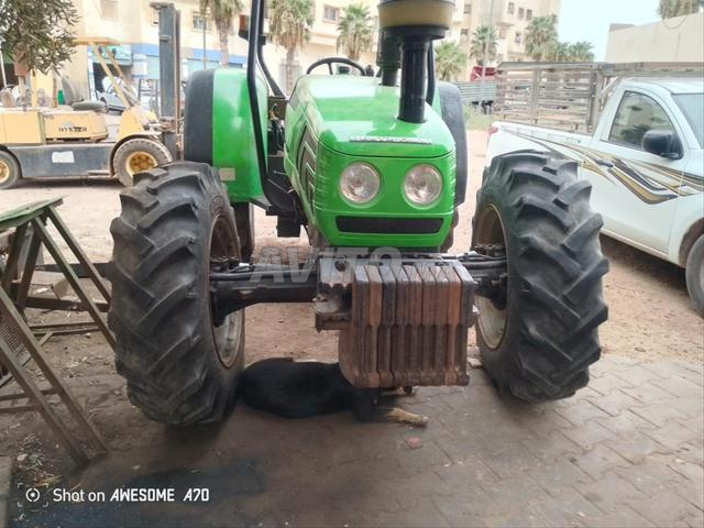 Tracteur Deutz modèle 2010 à vendre à un prix raisonnable