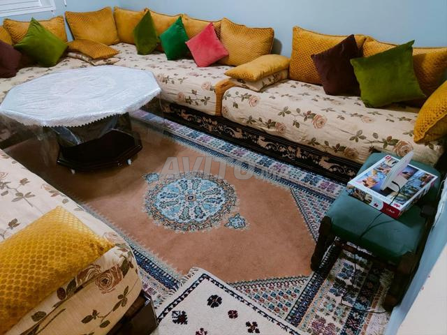 صالون مغربي. طاولة، سجادة. - 2