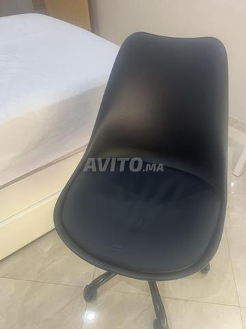 chaise noire - 2
