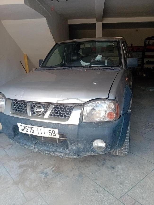 nissan 100 a vendre