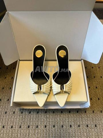 Chaussures Yves Saint Laurent Cuir YS3200 - 2