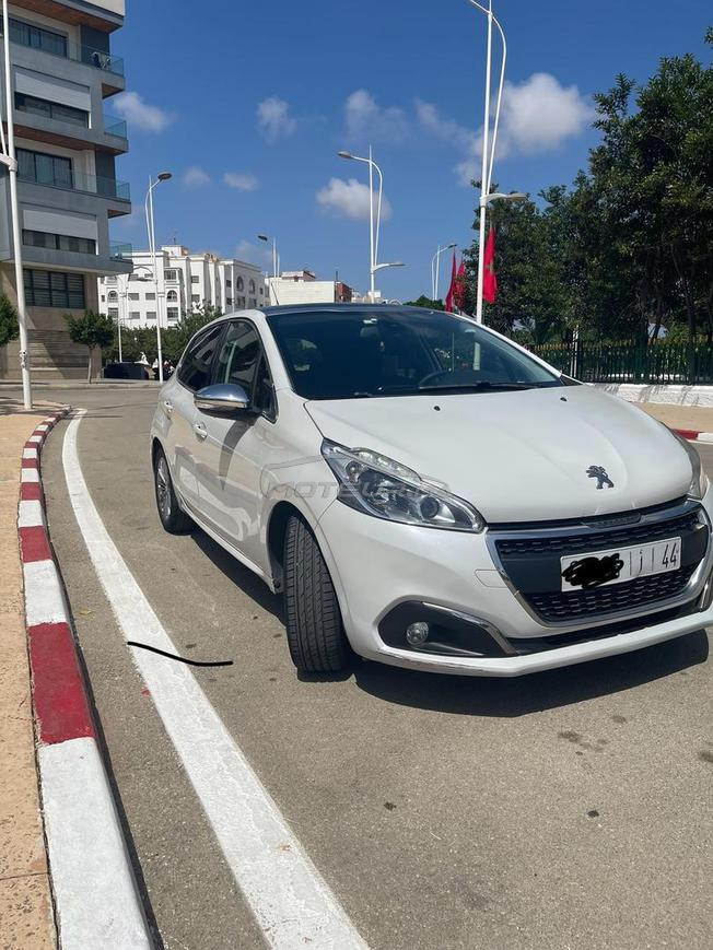 Peugeot 208 White Édition 2019