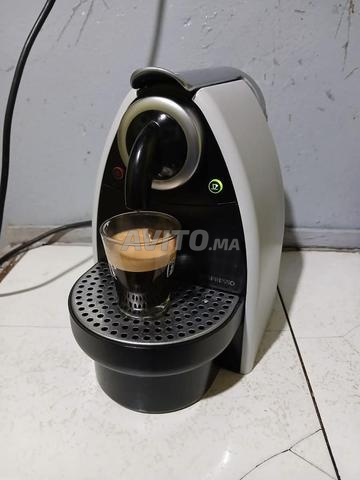 Machine à café Nespresso.