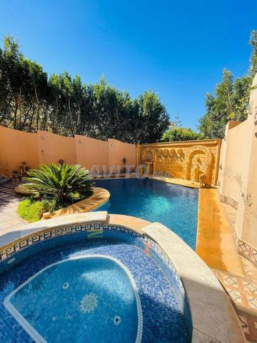 Villa de luxe à vendre Hay Al Irfane avec piscine - 2