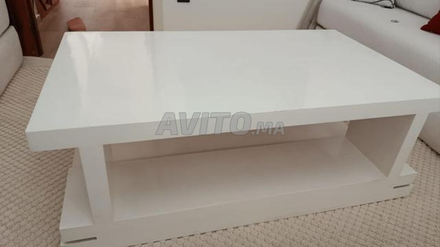 Table basse faite à la main en très bon état.