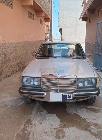 Mercedes 240D - Moteur excellent et intérieur propre - 2