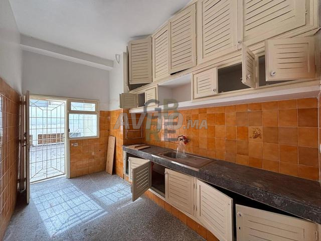 Appartement en rez-de-chaussée avec grande cour