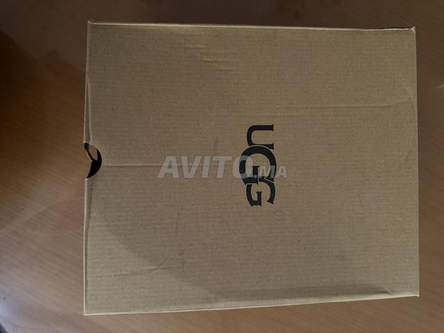صندل ugg أصلي (بيج) مقاس 40 - 2