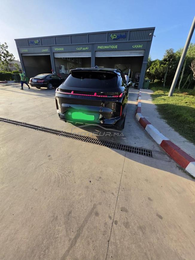 très belle voiture encore neuf faible km 