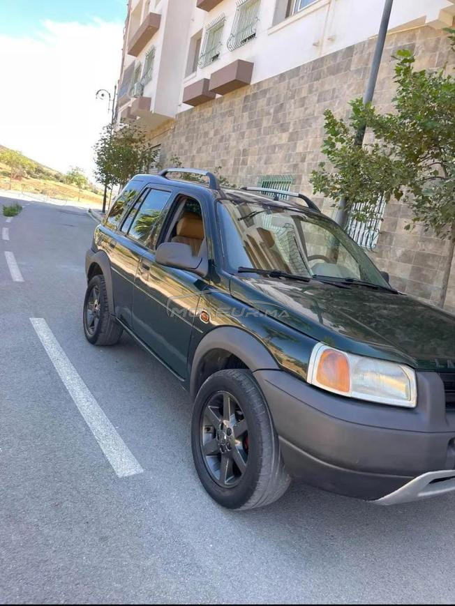 سيار للبيع من نوع  land rover  