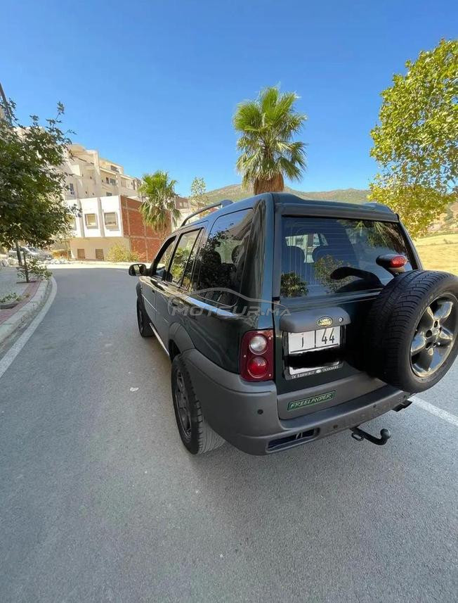 سيار للبيع من نوع  land rover  