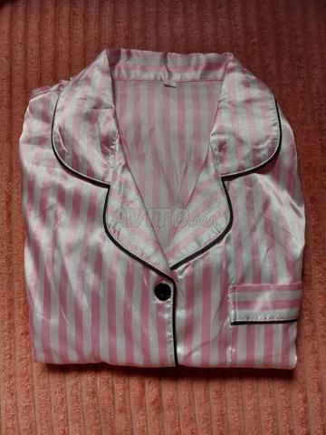 Pyjama en satin neuf taille S - 2