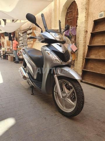 SH comme neuf 150 cc modèle 2009 dédouané 2020 - 2
