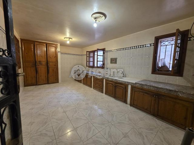 RAK-GU-1395 - Villa à vendre à Masmoudi - 2