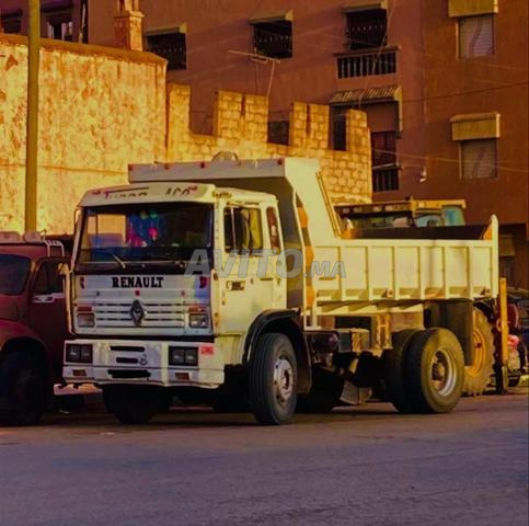Camion benne Renault à vendre - 2