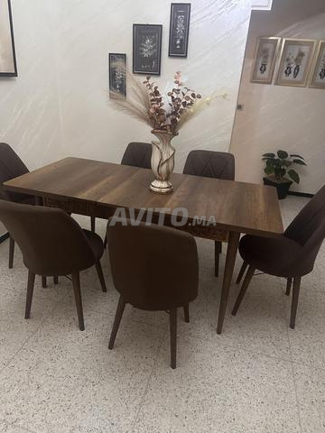 Table avec six chaises et four - 2