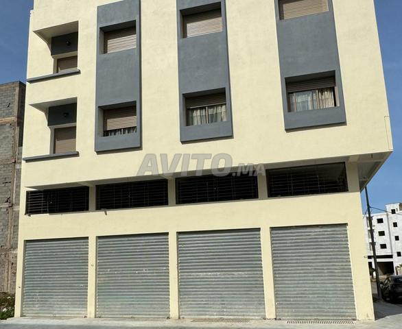محل تجاري للبيع مع قبو وسدة، سند ملكية جديد