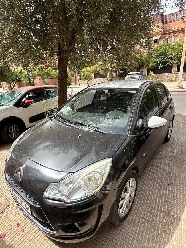voiture Citroën C 3 issence Model 2012 à vendre 