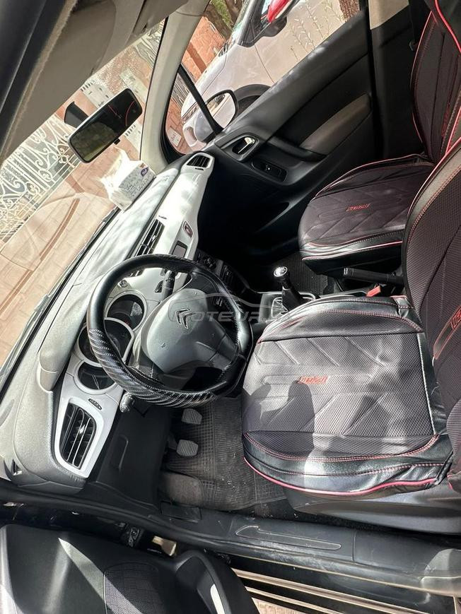voiture Citroën C 3 issence Model 2012 à vendre 