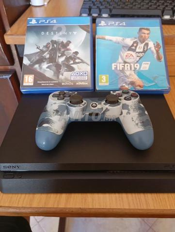 PS4 à vendre avec 2 jeux et 1 manette - 2