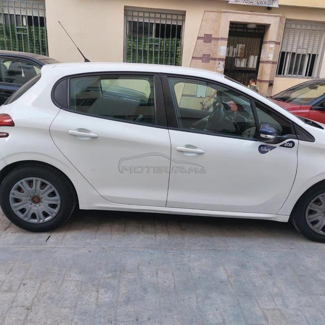 Peugeot 208 en très bon état.