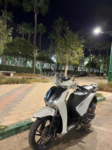 Scooter Honda SH très propre modèle 2015, douane 2015 - 2