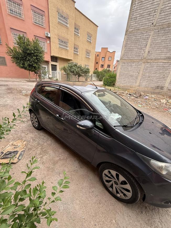 Je Vend ma Ford Fiesta Modele 2013 bonne etat 
