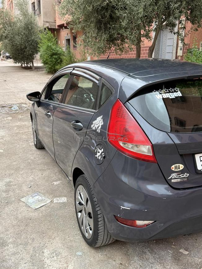 Je Vend ma Ford Fiesta Modele 2013 bonne etat 