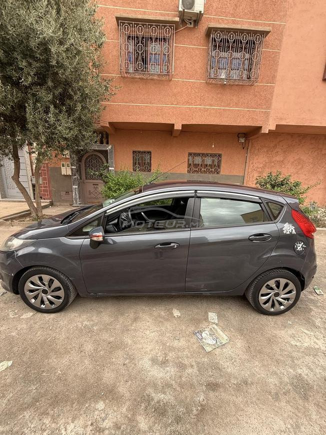 Je Vend ma Ford Fiesta Modele 2013 bonne etat 