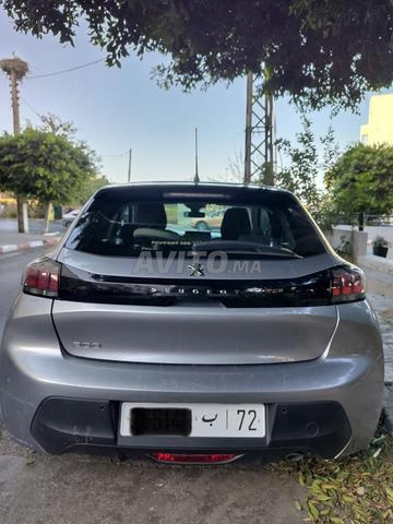 Peugeot 208 Diesel Manuelle 2021 à Kénitra - 2