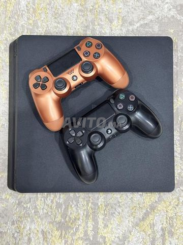 PS4 Slim Online avec deux manettes - 2