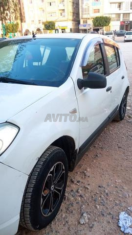Voiture Dacia Sandero en très bon état - 2