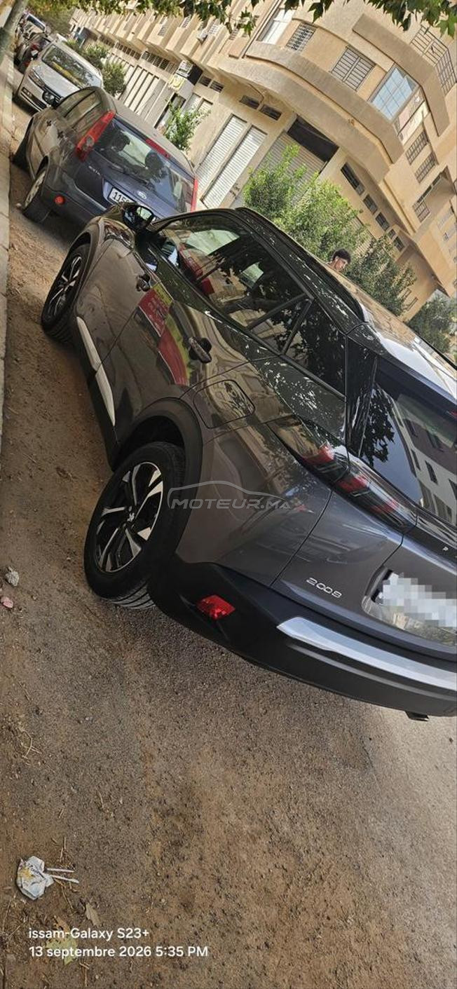 peugeot 2008 excellente état .