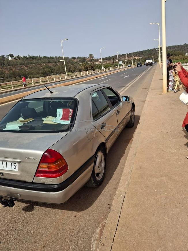 Mercedes-Benz 220 Diesel Manuelle 2000 à Salé