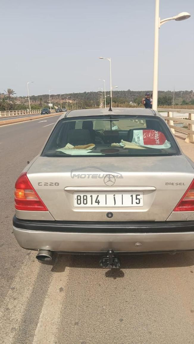 Mercedes-Benz 220 Diesel Manuelle 2000 à Salé