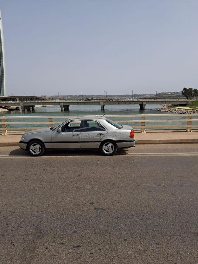 Mercedes-Benz 220 Diesel Manuelle 2000 à Salé