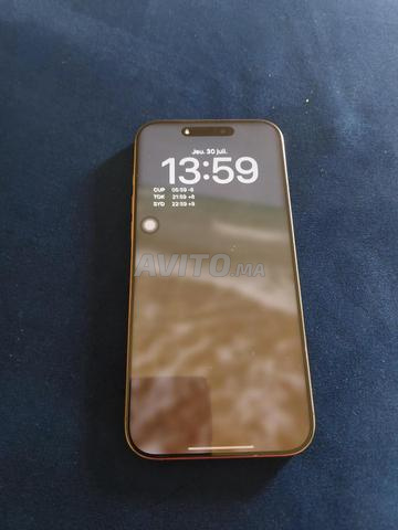 iPhone presque neuf jamais ouvert et tout est d'origine - 2