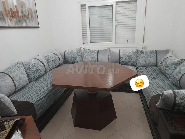 Table et deux chaises - 2