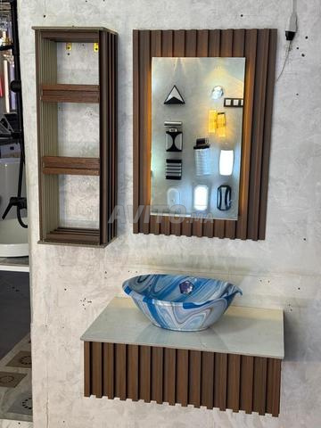 Miroir et lavabo neufs - 2