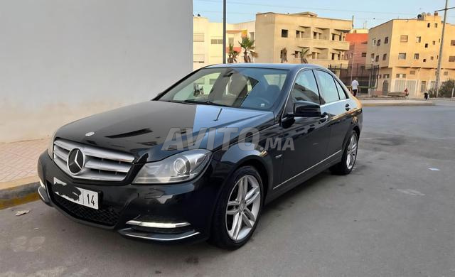Mercedes-Benz 220 Diesel Automatique 2011 à Settat - 2