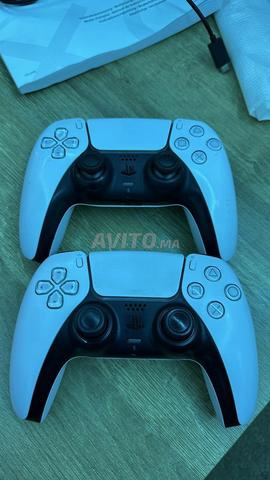Ps5 Slim Digital 2 manettes Presque neuves - 2