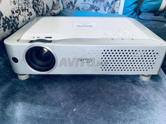 Datashow Sanyo fonctionnel et en bon état à vendre (prix raisonnable)