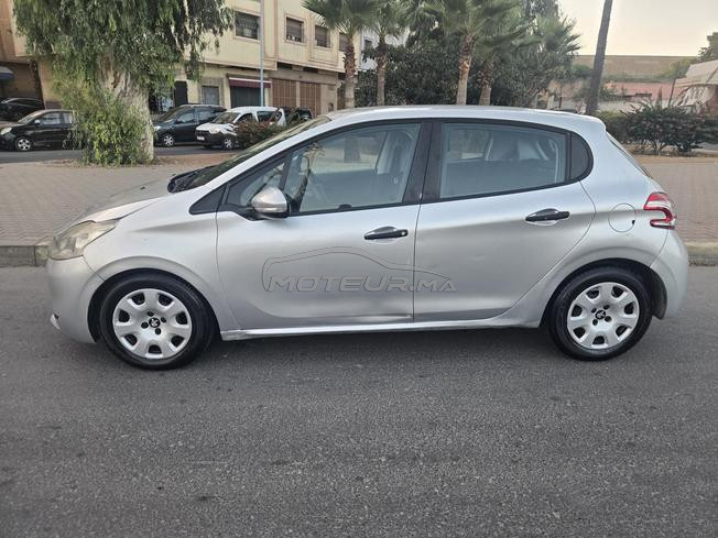 Peugeot 2O8 essence 2O14