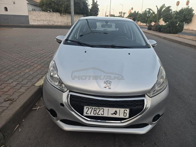 Peugeot 2O8 essence 2O14