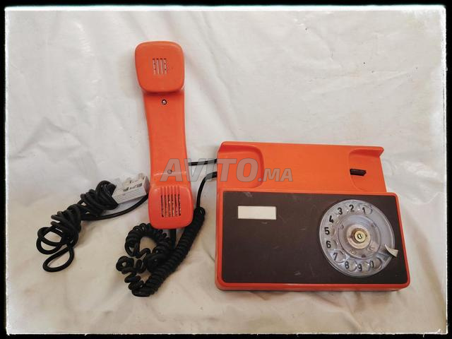 Deux téléphones classiques d'antan - 2