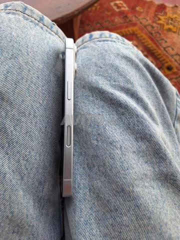 iPhone 16 128Go état neuf - 2