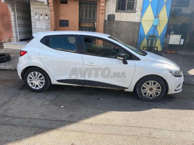 Renault Clio Diesel Manuelle 2017 à Rabat - 2