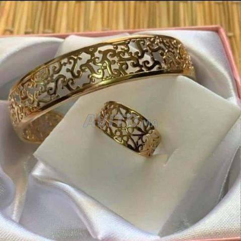 إكسسوارات مطلية بالذهب